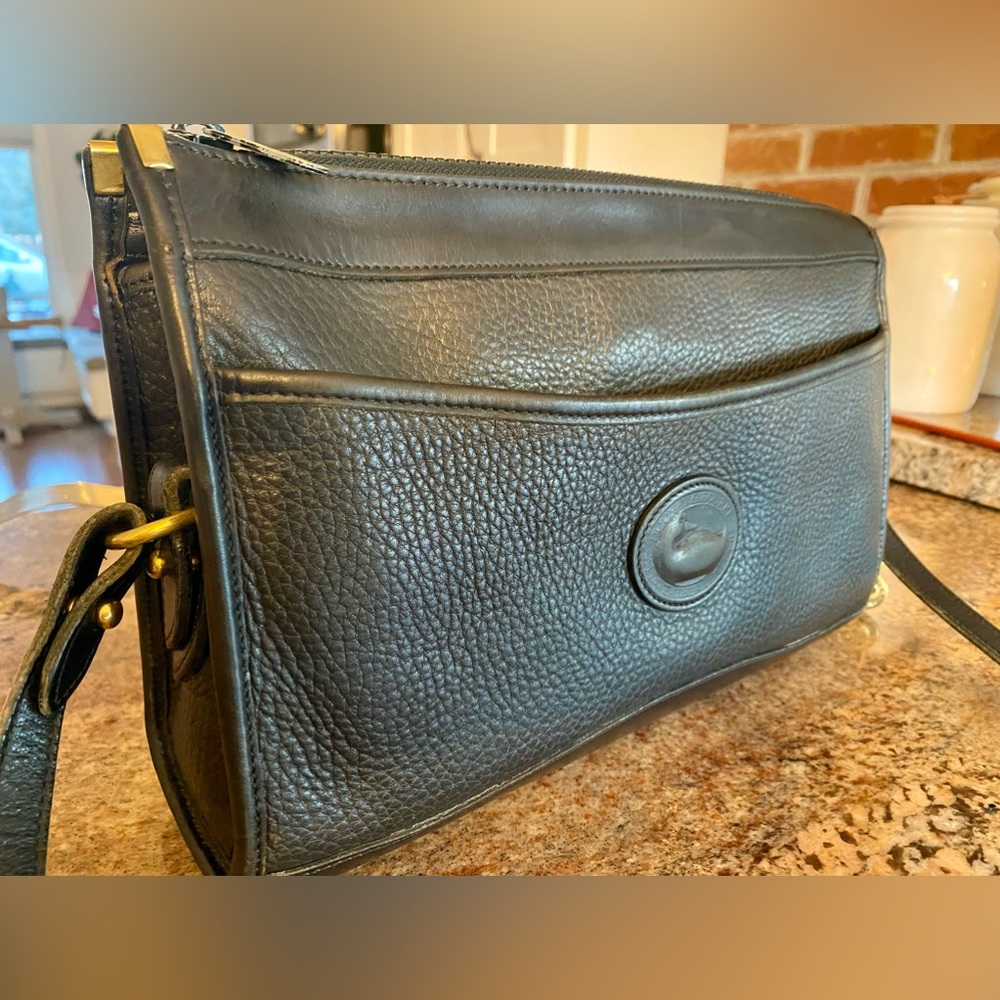 Vintage Dooney & Bourke Balck Zipper Bag